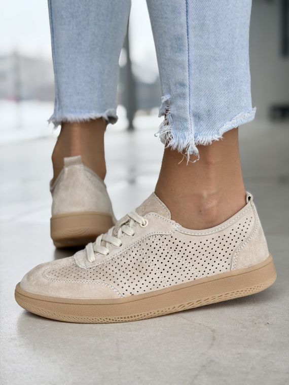 Beżowe sneakersy damskie skórzane z perforacją casual