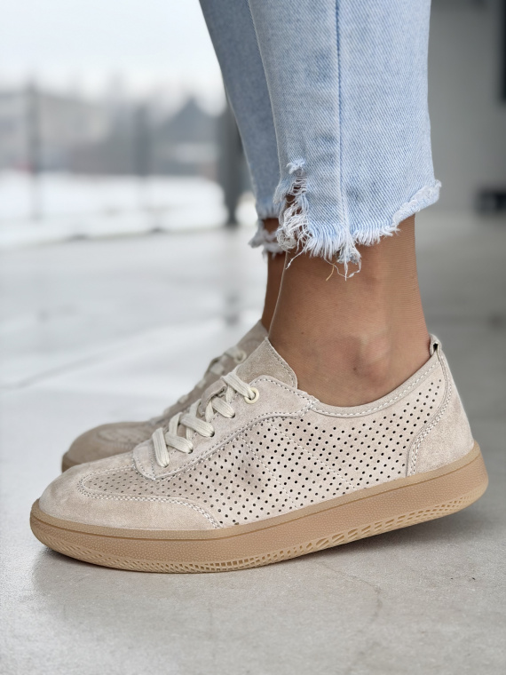 Beżowe sneakersy damskie skórzane z perforacją casual