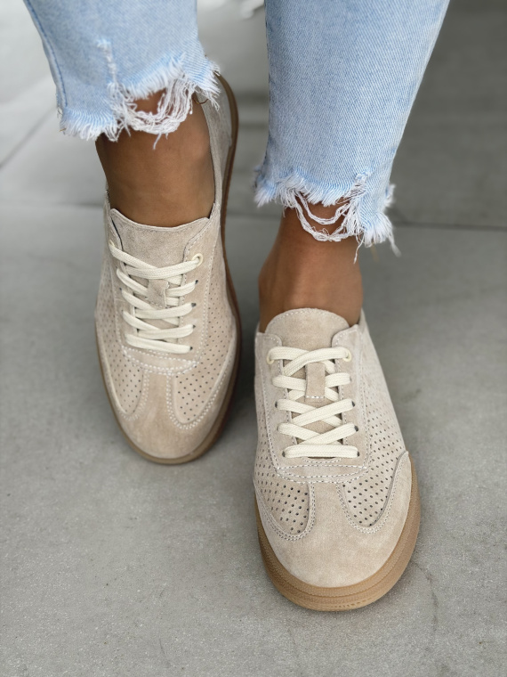 Beżowe sneakersy damskie skórzane z perforacją casual