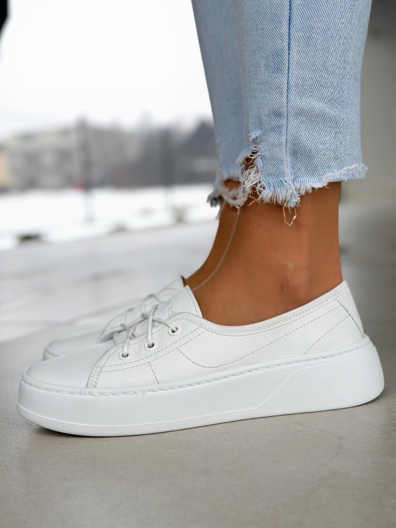 Białe sneakersy skórzane OLEKSY na platformie casual