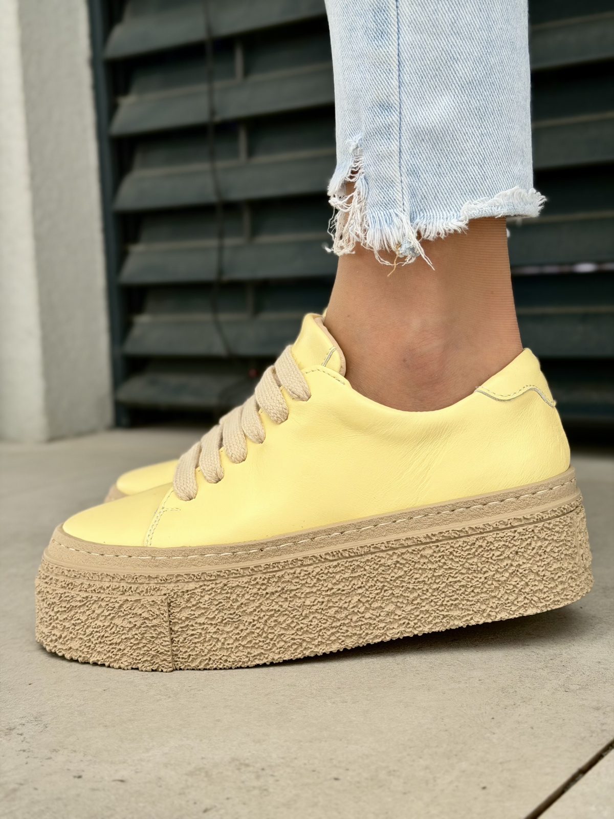 Żółte sneakersy damskie skórzane na platformie casual OLEKSY