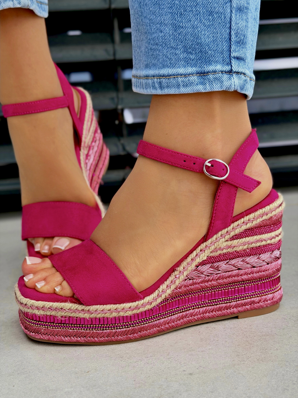 Fuksjowe sandały na koturnie OLEKSY