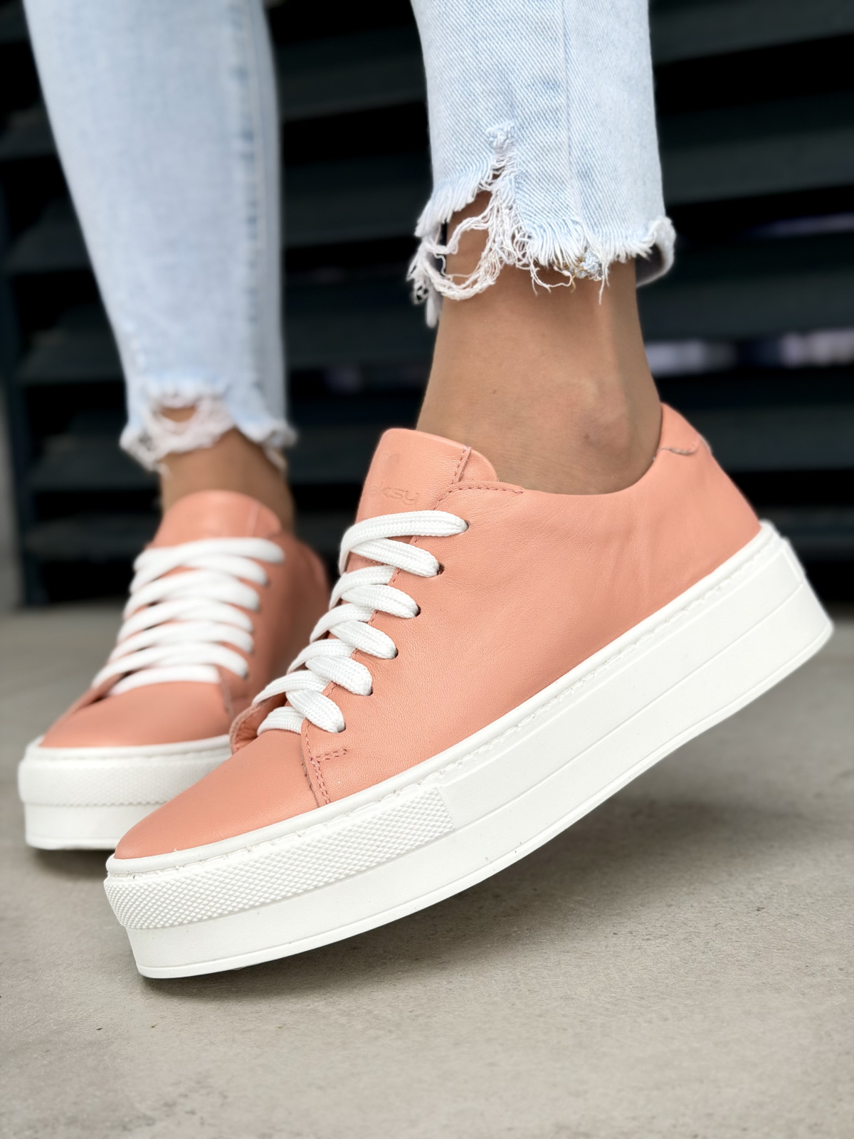 Morelowe sneakersy skórzane damskie na platformie OLEKSY casual