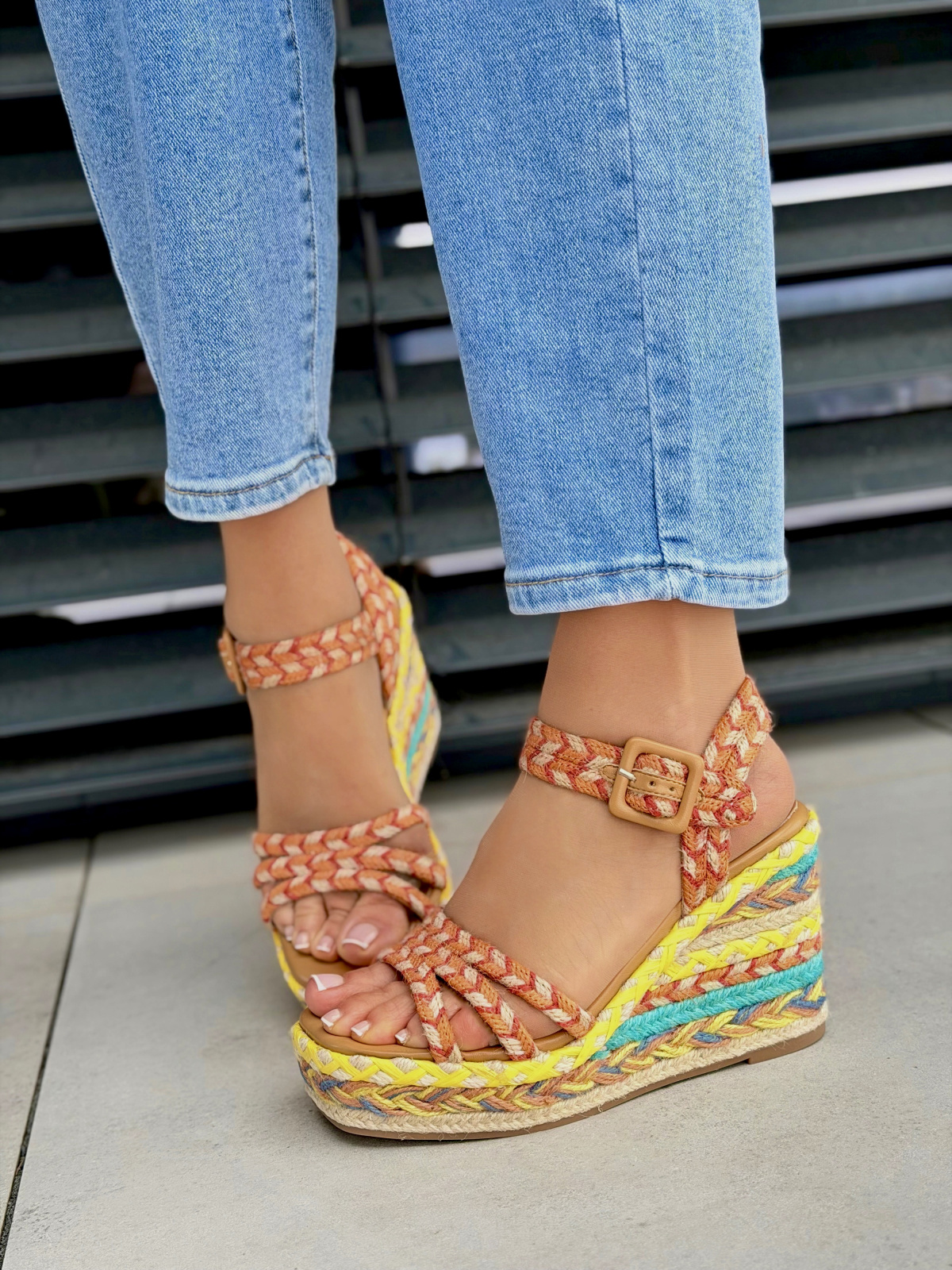 Kolorowe sandały na koturnie OLEKSY casual