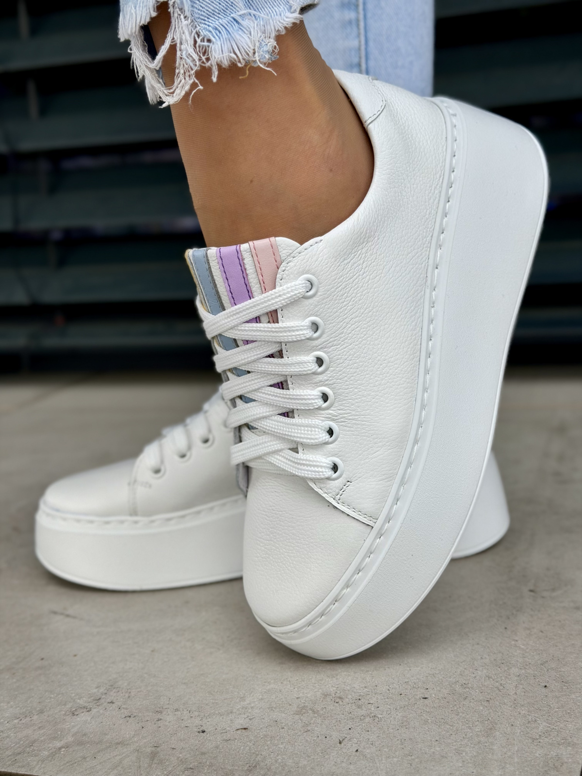 Białe sneakersy na platformie ze skóry naturalnej OLEKSY casual