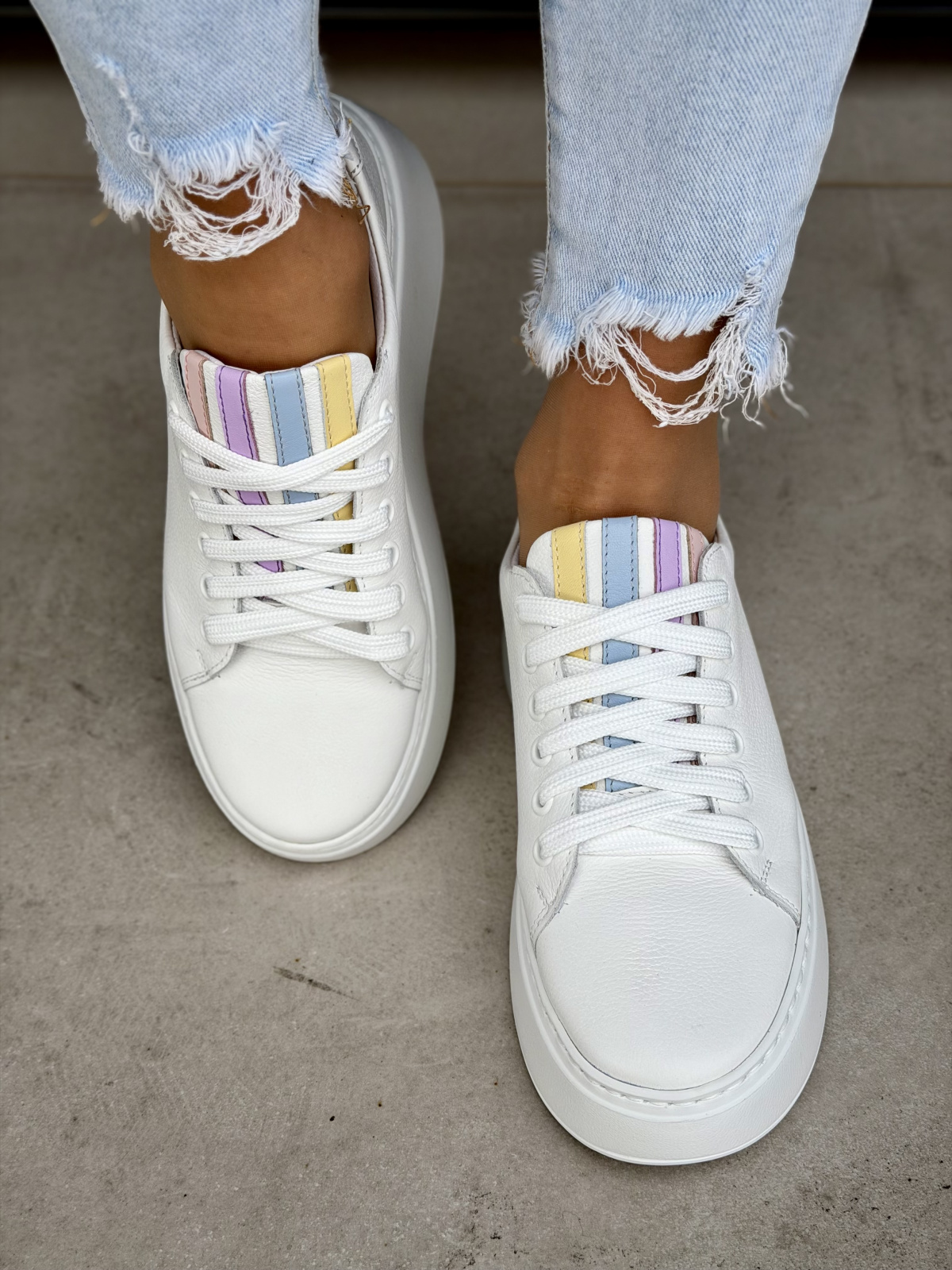 Białe sneakersy na platformie ze skóry naturalnej OLEKSY casual