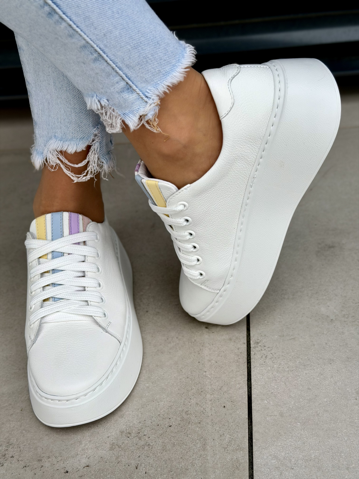 Białe sneakersy na platformie ze skóry naturalnej OLEKSY casual