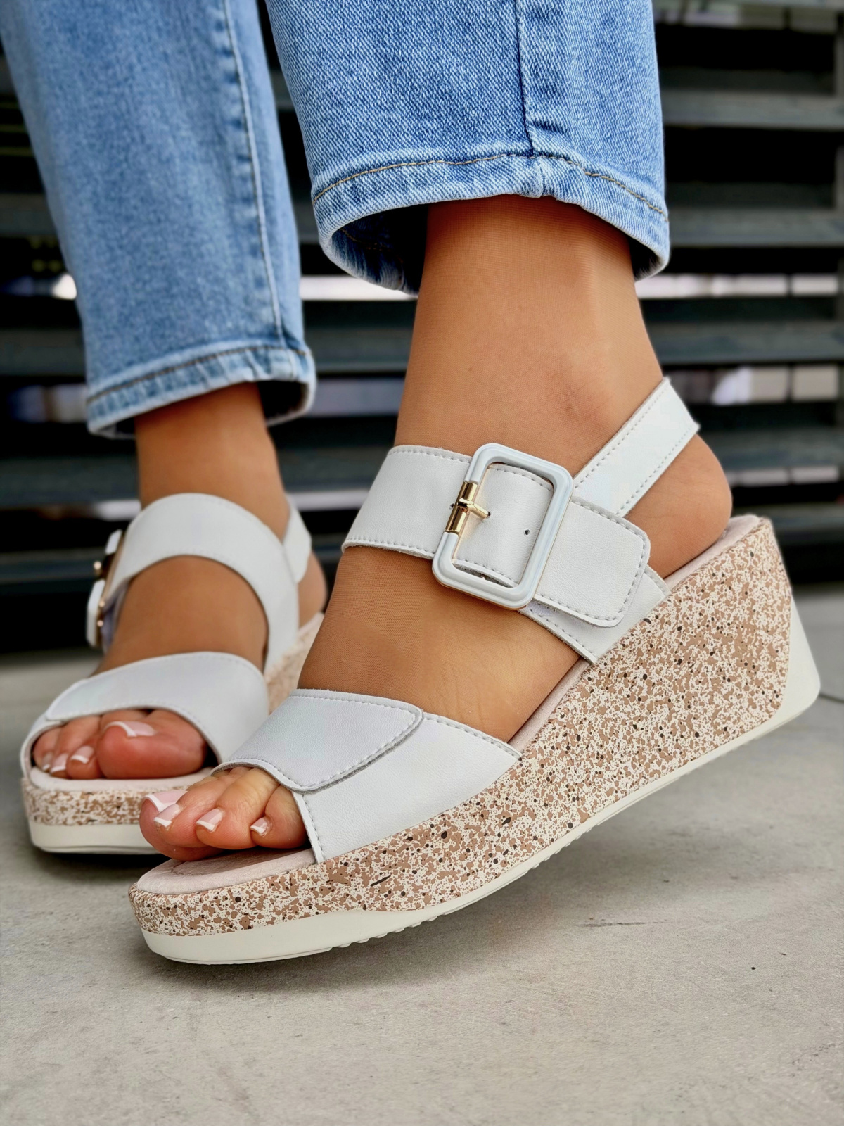 Białe sandały na platformie ze skóry naturalnej casual OLEKSY