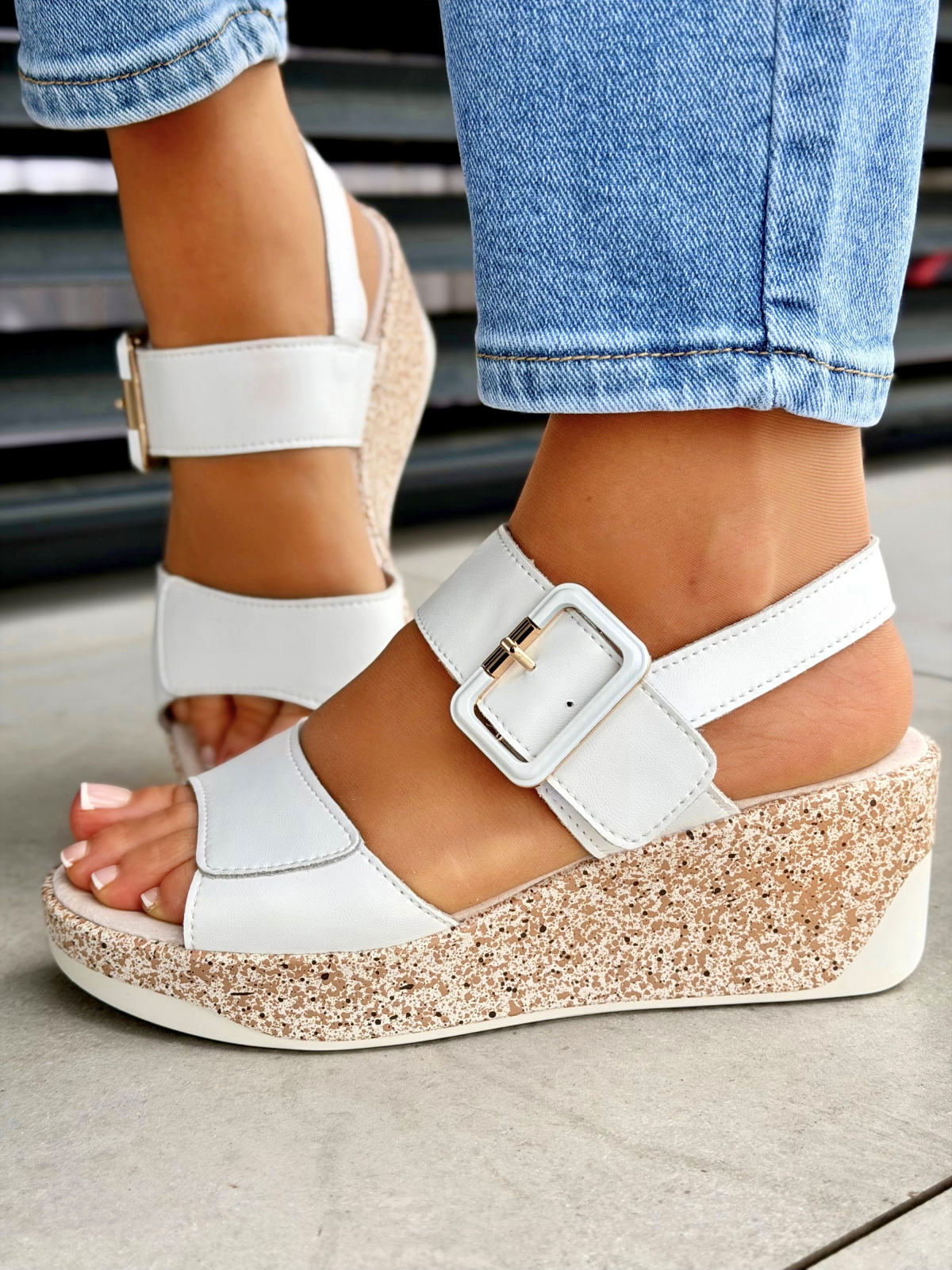 Białe sandały na platformie ze skóry naturalnej casual OLEKSY