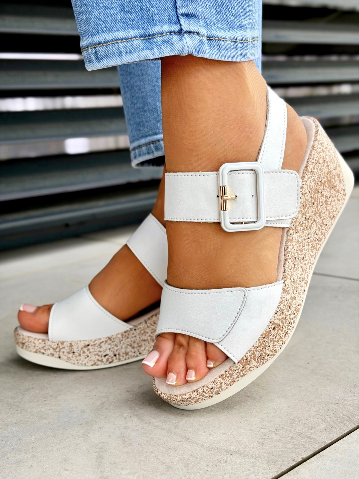 Białe sandały na platformie ze skóry naturalnej casual OLEKSY