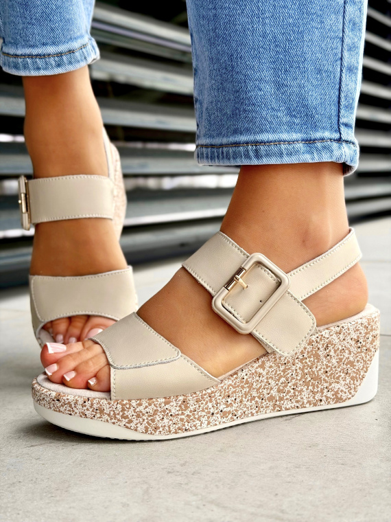 Beżowe sandały na koturnie ze skóry naturalnej casual OLEKSY