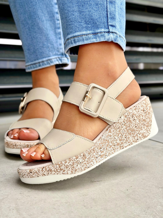 Beżowe sandały na koturnie ze skóry naturalnej casual OLEKSY