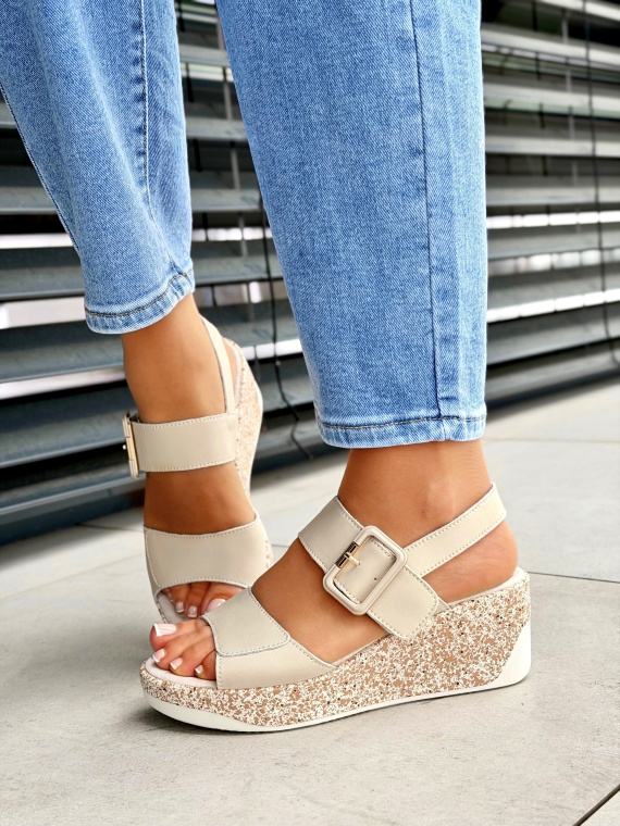 Beżowe sandały na koturnie ze skóry naturalnej casual OLEKSY