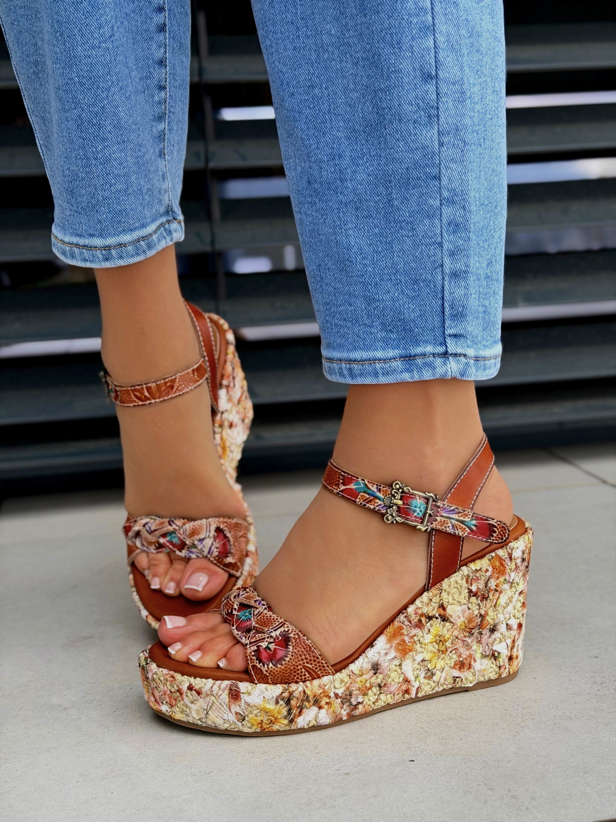 Brązowe sandały na koturnie ze skóry naturalnej OLEKSY