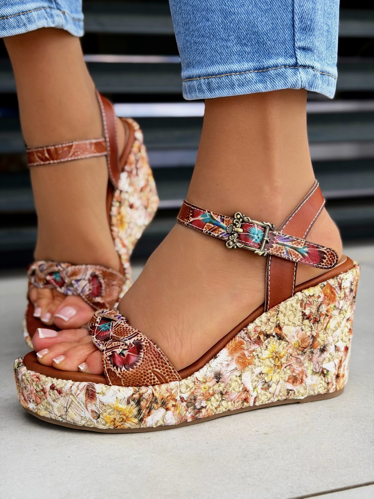 Brązowe sandały na koturnie ze skóry naturalnej OLEKSY