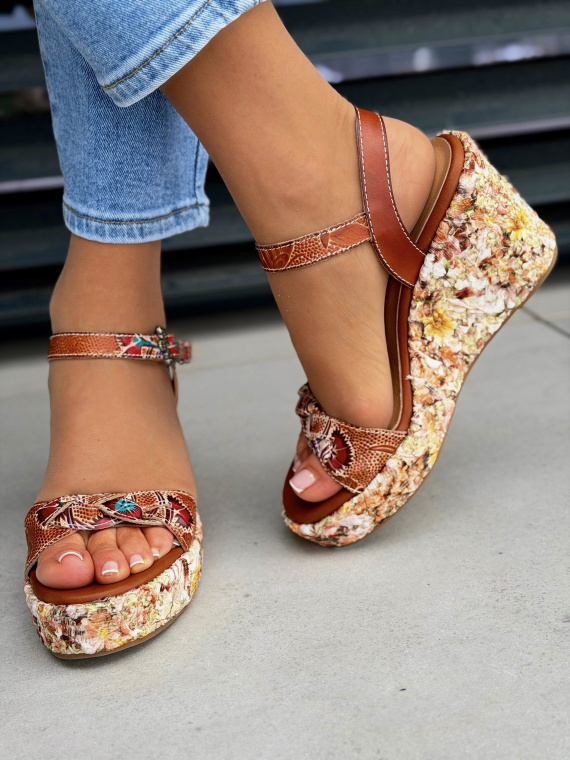 Brązowe sandały na koturnie ze skóry naturalnej OLEKSY