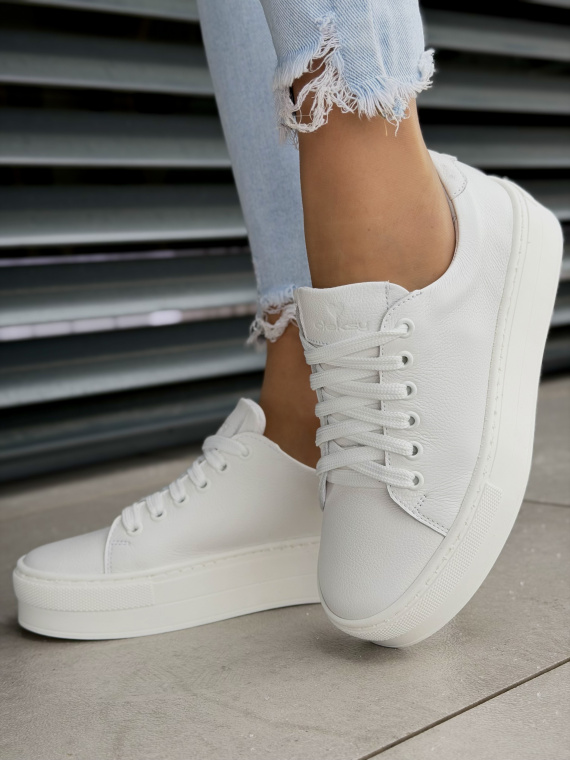 Białe sneakersy skórzane na platformie casual OLEKSY