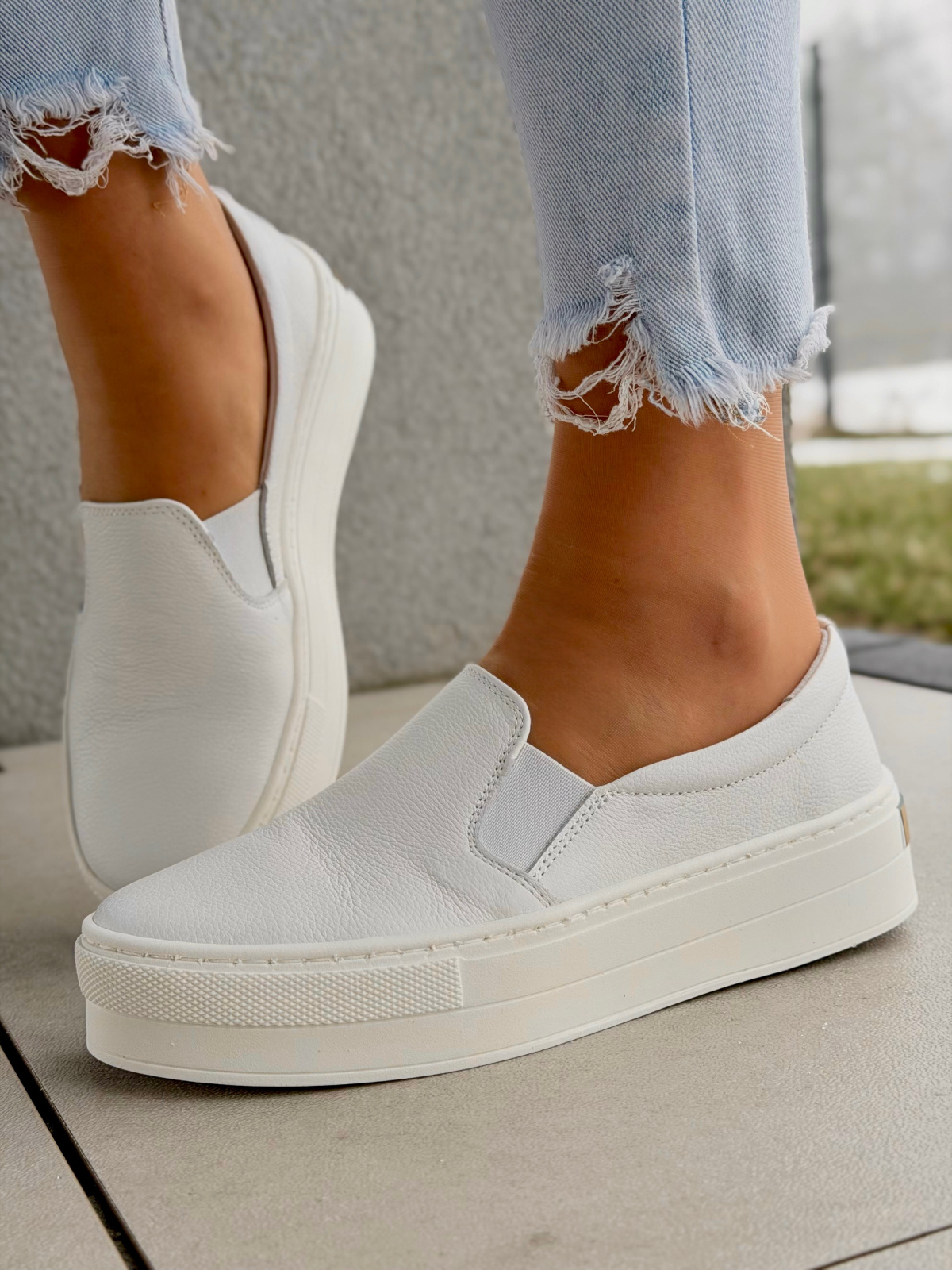 Białe półbuty damskie OLEKSY ze skóry naturalnej