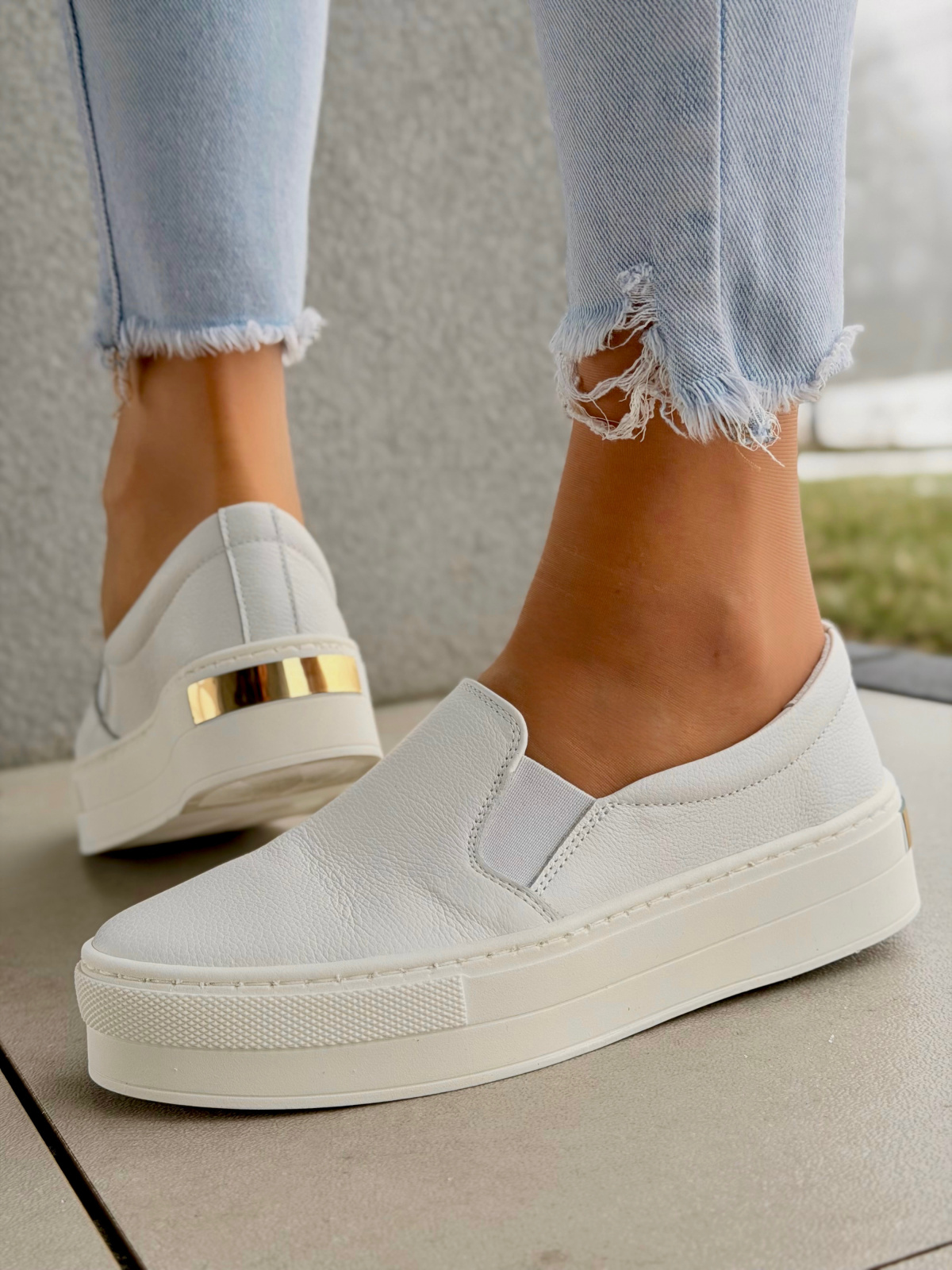 Białe półbuty damskie OLEKSY ze skóry naturalnej