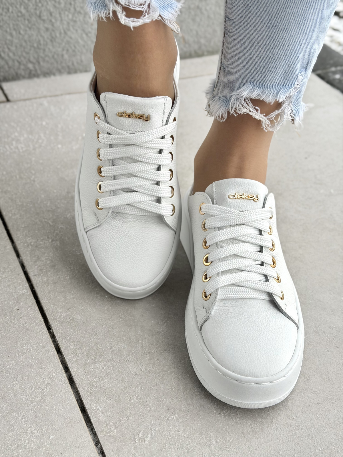 Białe sneakersy skórzane OLEKSY na platformie casual