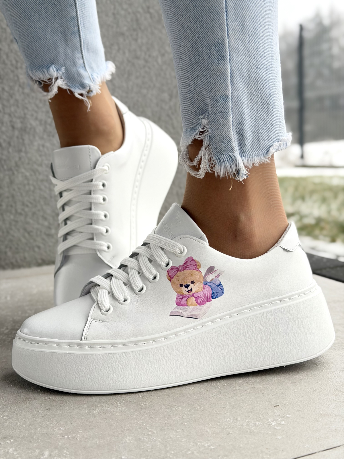 Białe sneakersy ze skóry naturalnej na platformie OLEKSY casual