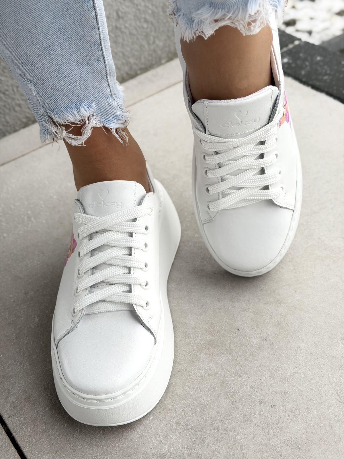 Białe sneakersy ze skóry naturalnej na platformie OLEKSY casual