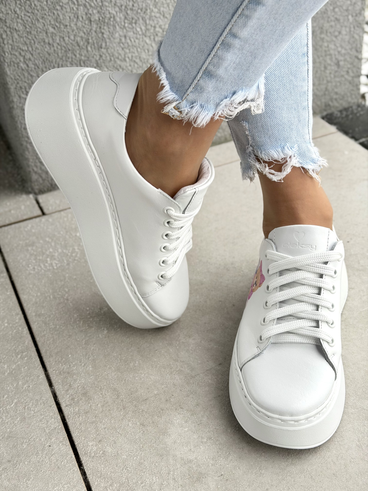 Białe sneakersy ze skóry naturalnej na platformie OLEKSY casual
