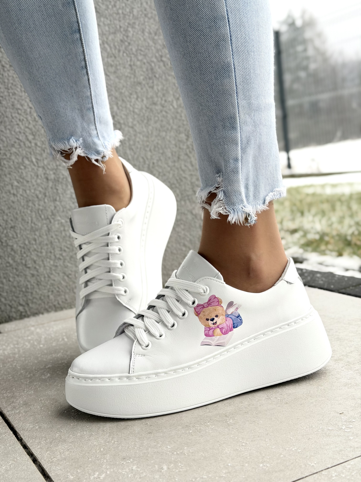 Białe sneakersy ze skóry naturalnej na platformie OLEKSY casual