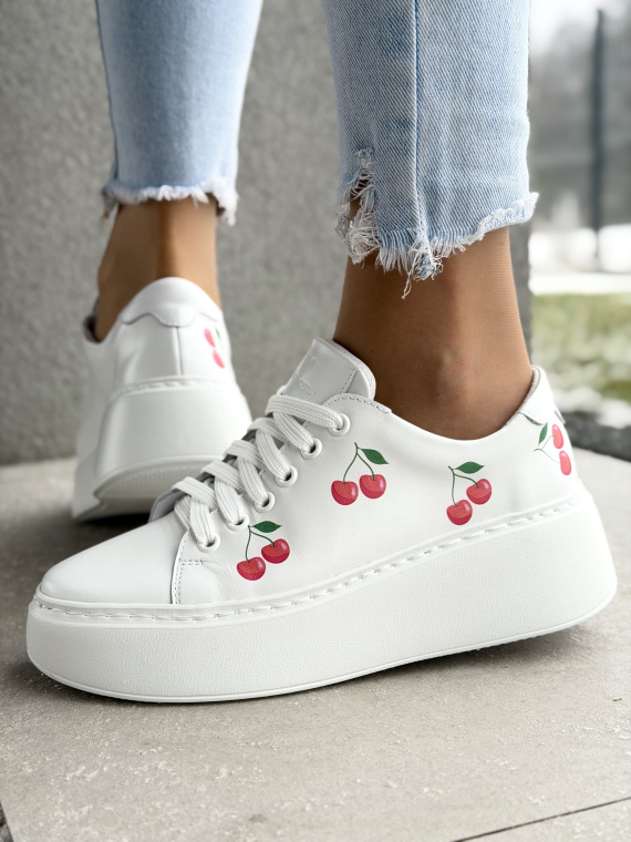 Białe sneakersy skórzane na platformie OLEKSY z wiśniami