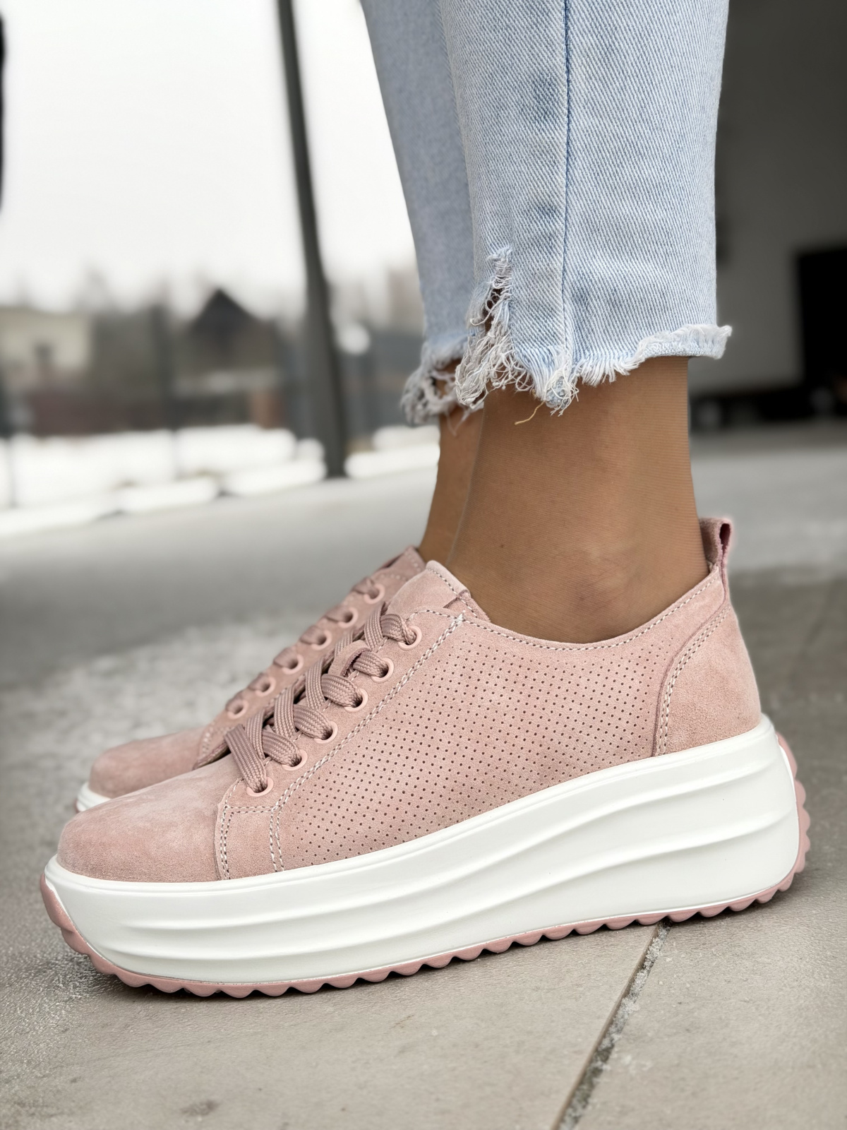 Różowe sneakersy skórzane na platformie casual damskie