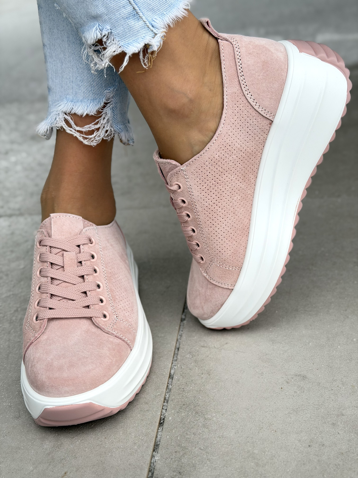 Różowe sneakersy skórzane na platformie casual damskie