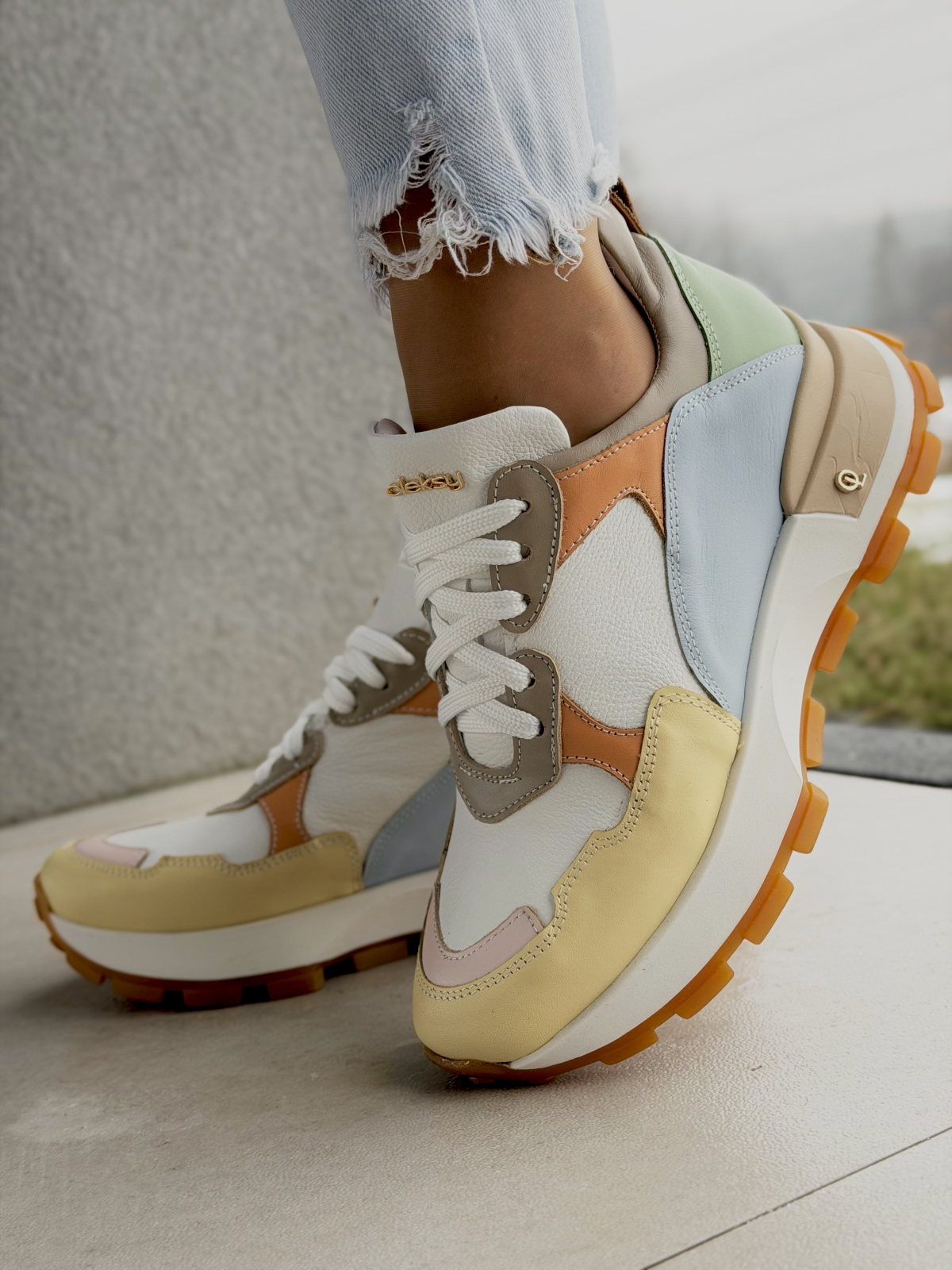 Pastelowe sneakersy OLEKSY skórzane damskie na platformie casual