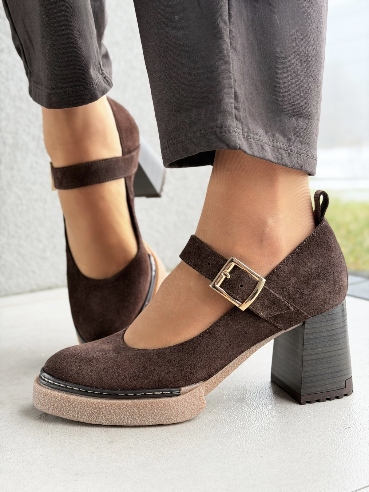 Brązowe czółenka zamszowe na słupku z paskiem OLEKSY