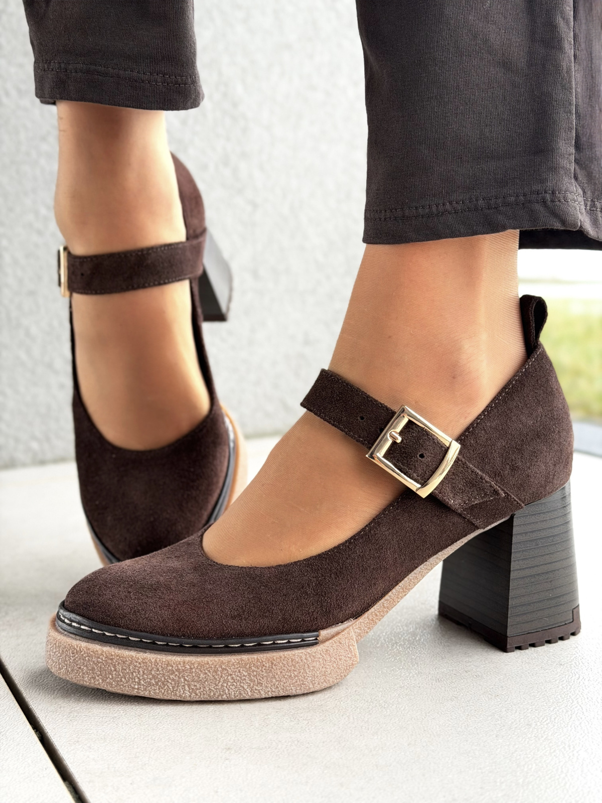 Brązowe czółenka zamszowe na słupku z paskiem OLEKSY