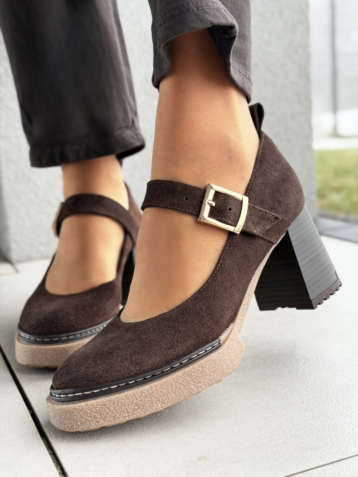 Brązowe czółenka zamszowe na słupku z paskiem OLEKSY