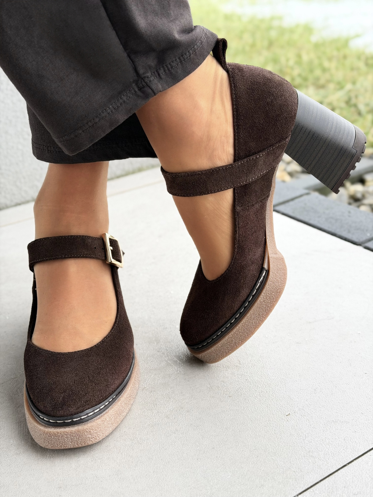 Brązowe czółenka zamszowe na słupku z paskiem OLEKSY