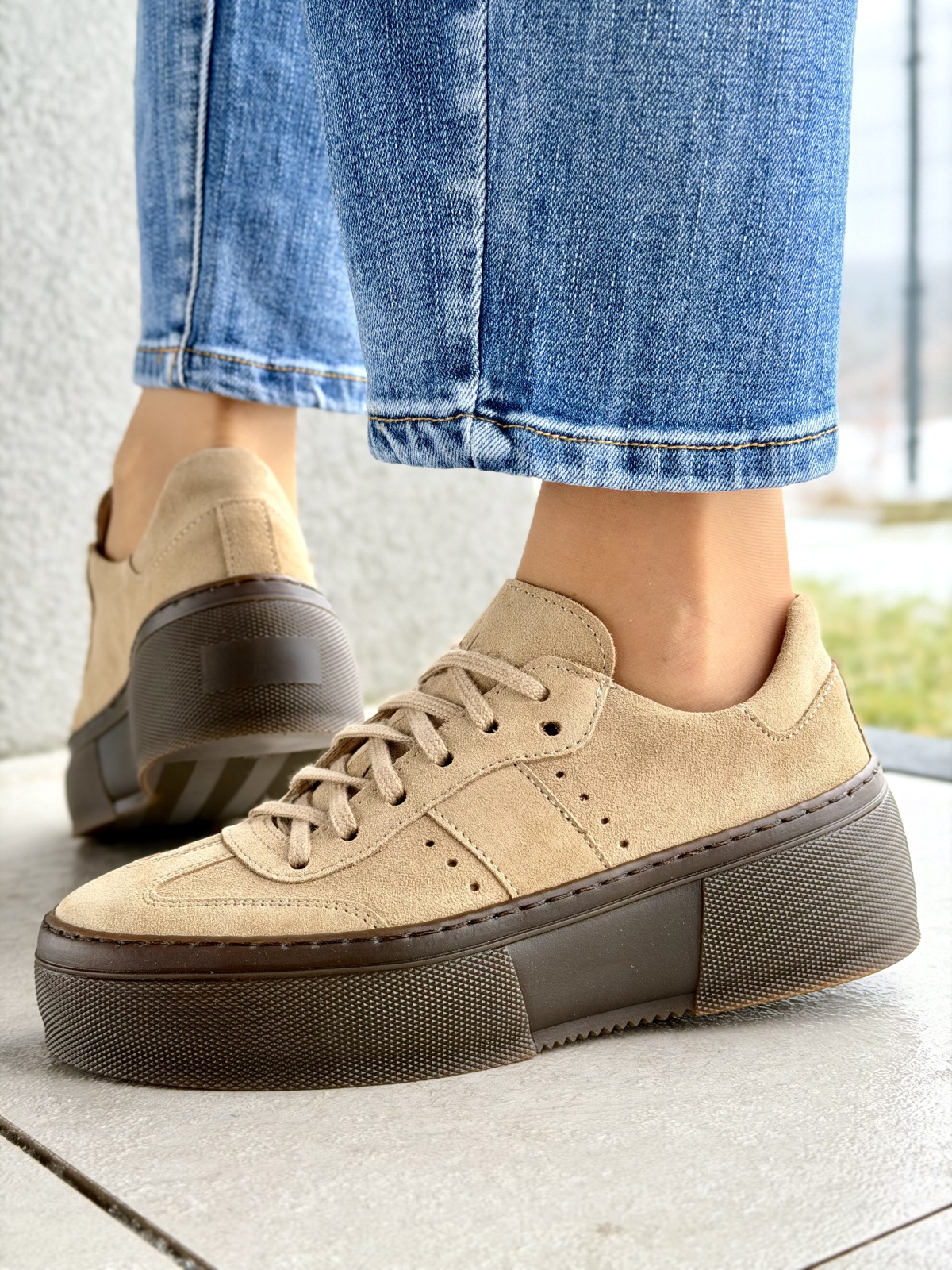 Beżowe sneakersy damskie OLEKSY ze skóry naturalnej na platformie