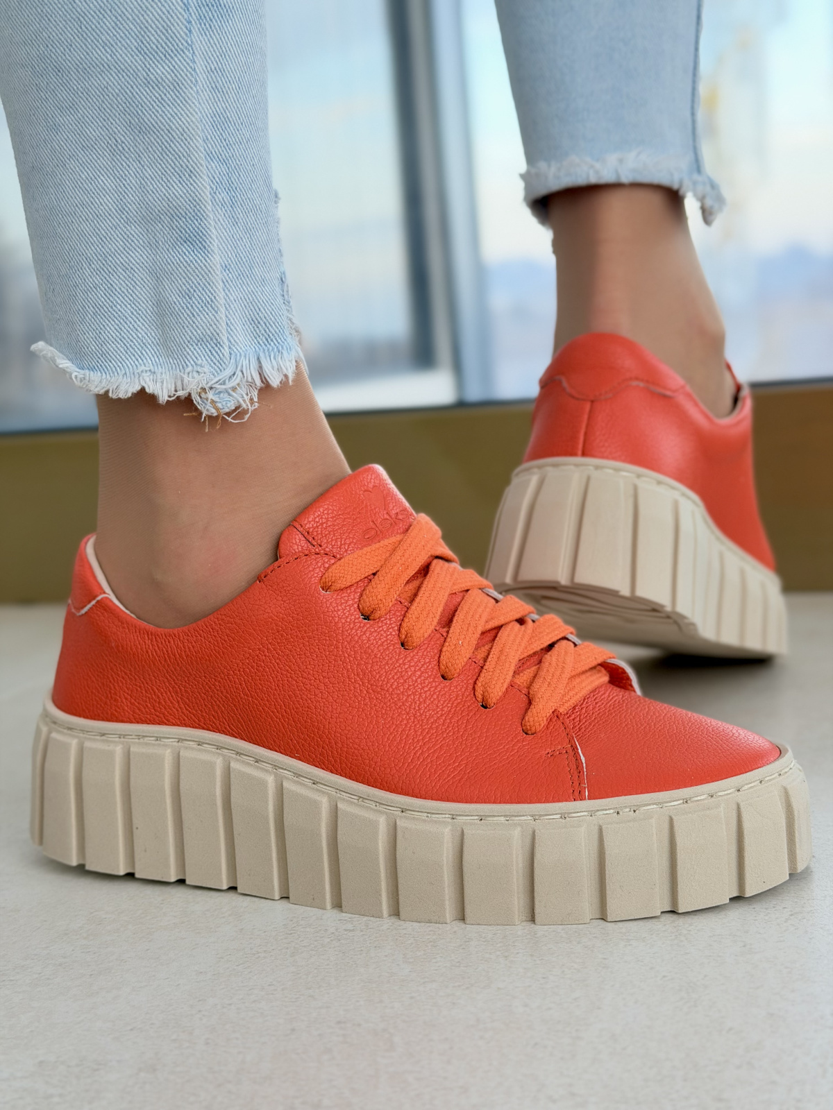 Pomarańczowe sneakersy skórzane OLEKSY na platformie casual