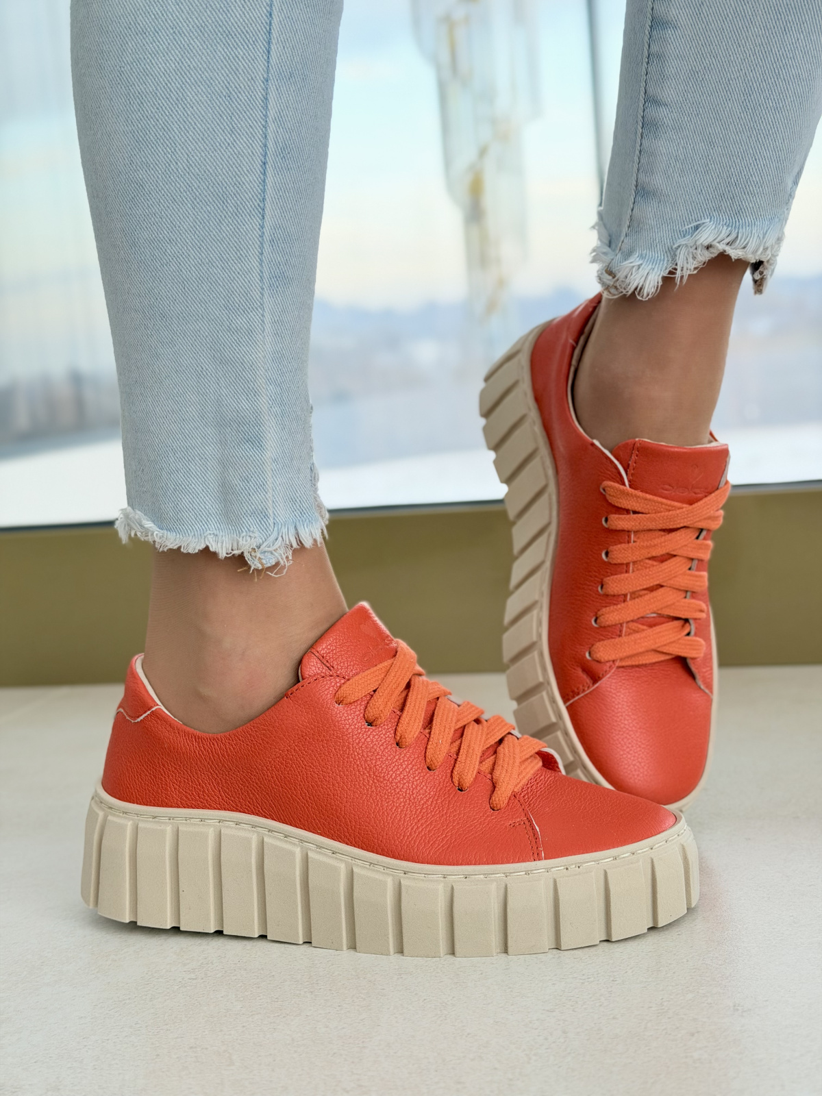 Pomarańczowe sneakersy skórzane OLEKSY na platformie casual