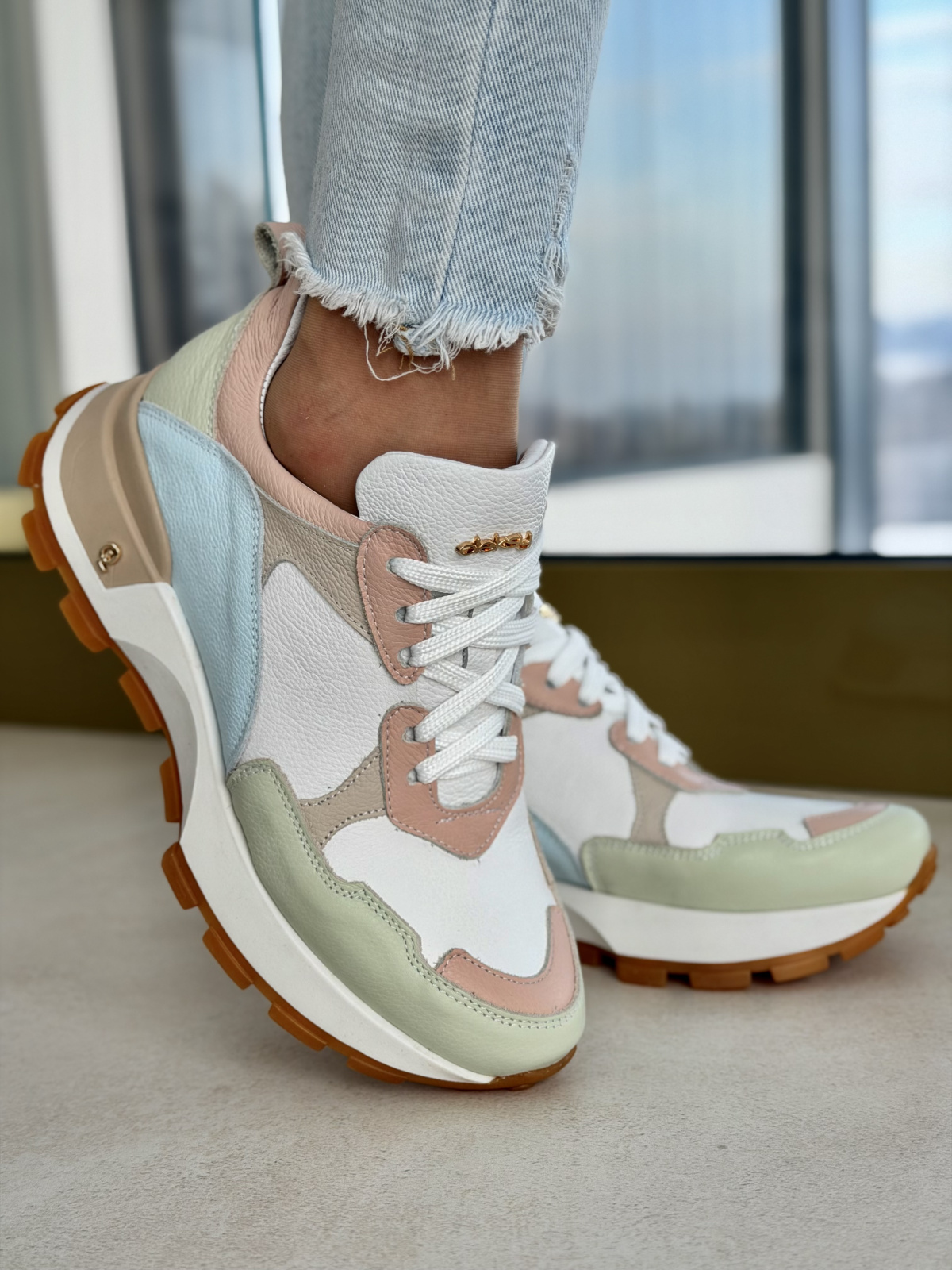 Pastelowe sneakersy damskie OLEKSY ze skóry naturalnej casual