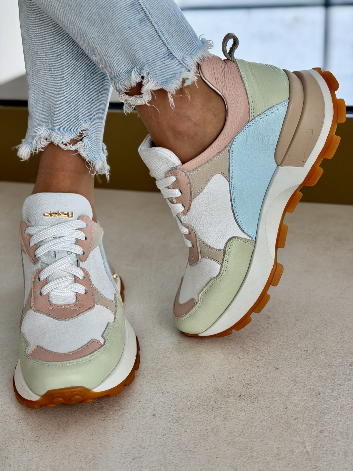 Pastelowe sneakersy damskie OLEKSY ze skóry naturalnej casual