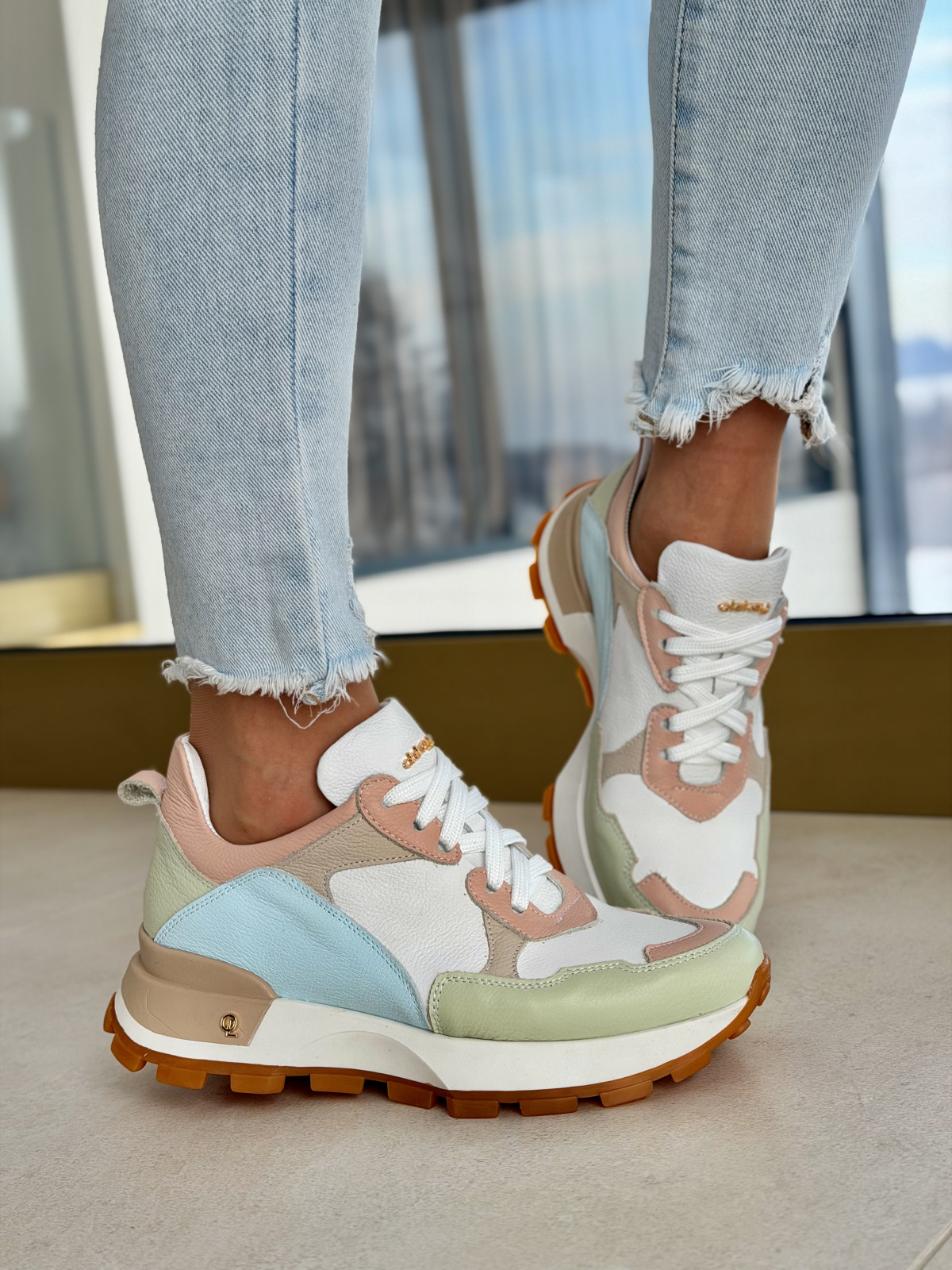 Pastelowe sneakersy damskie OLEKSY ze skóry naturalnej casual