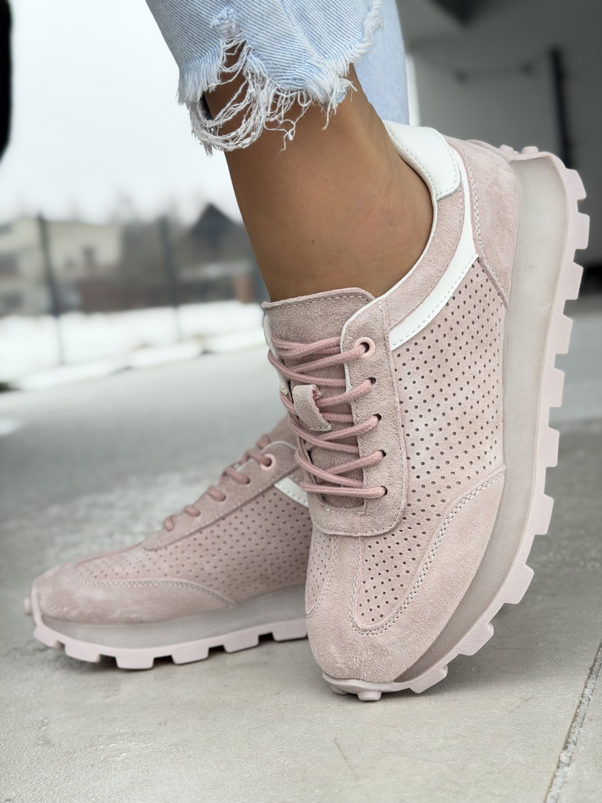 Różowe sneakersy zamszowe ze skóry naturalnej casual