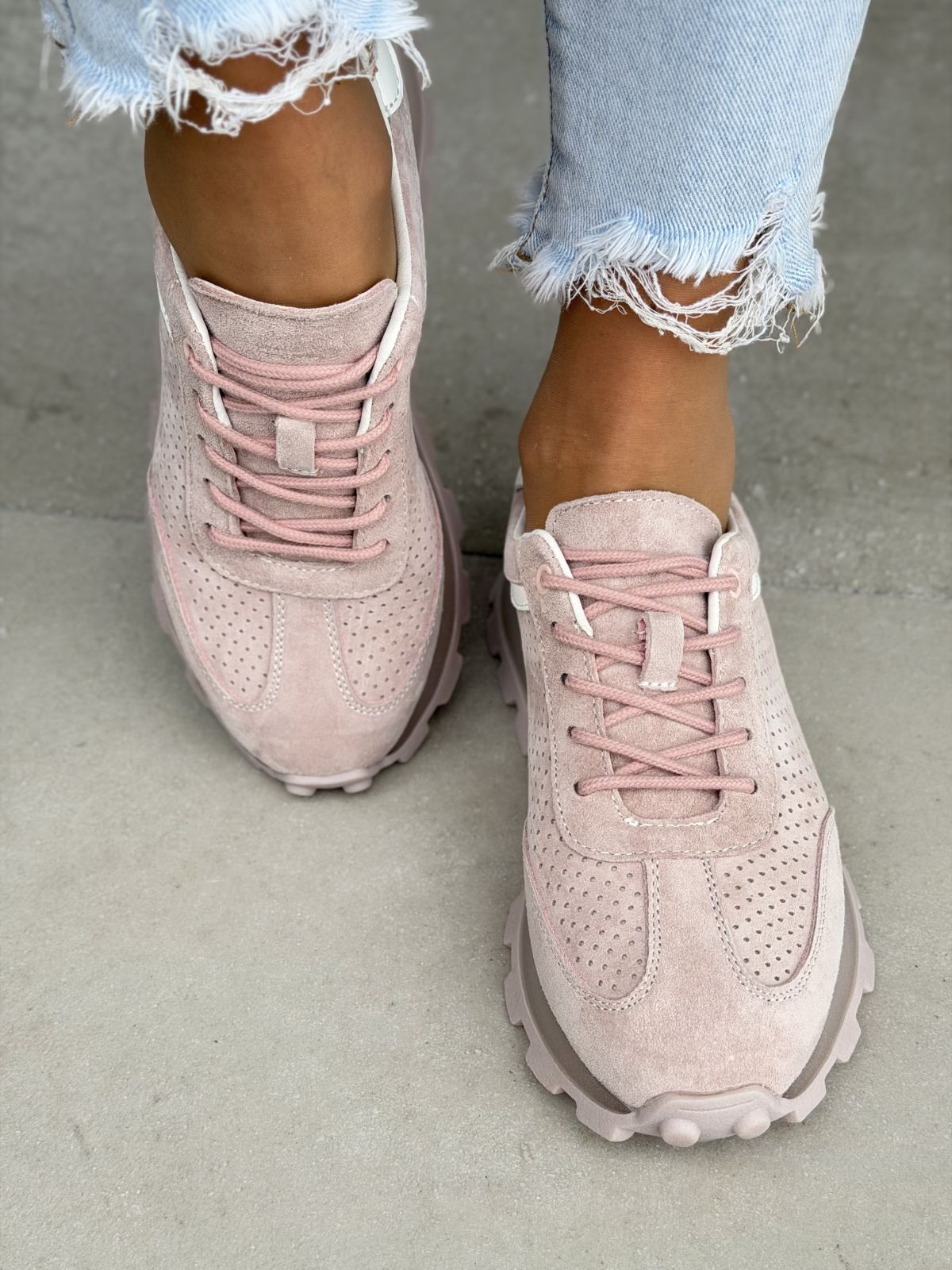 Różowe sneakersy zamszowe ze skóry naturalnej casual