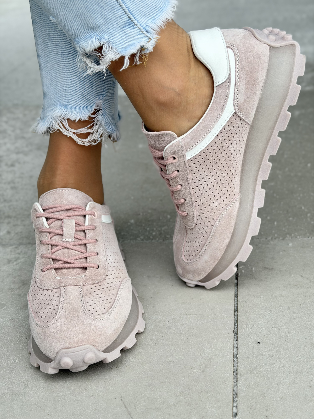 Różowe sneakersy zamszowe ze skóry naturalnej casual