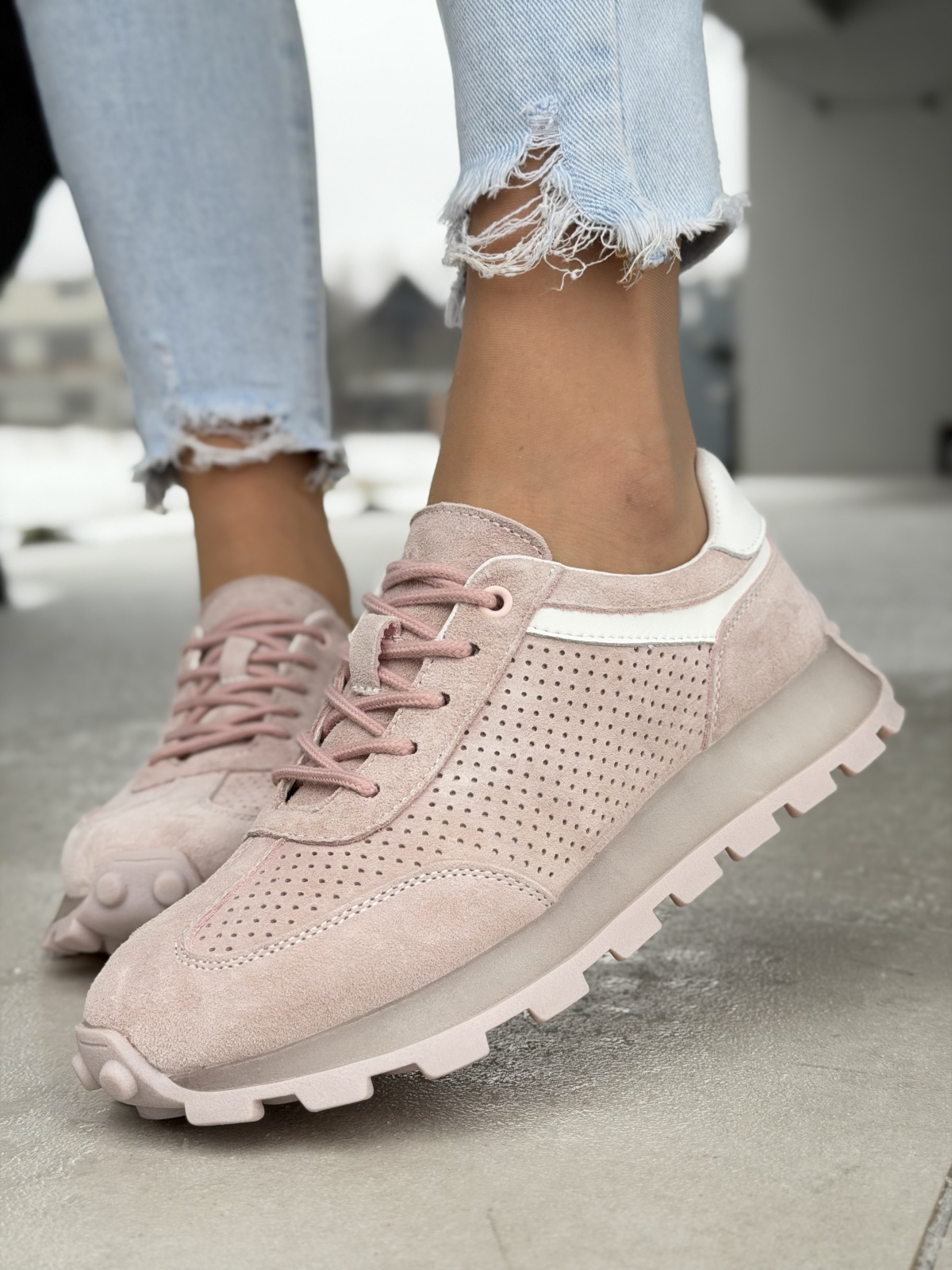 Różowe sneakersy zamszowe ze skóry naturalnej casual