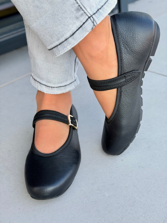 Czarne baleriny skórzane OLEKSY z paskiem Mary Jane casual, Polska produkcja.