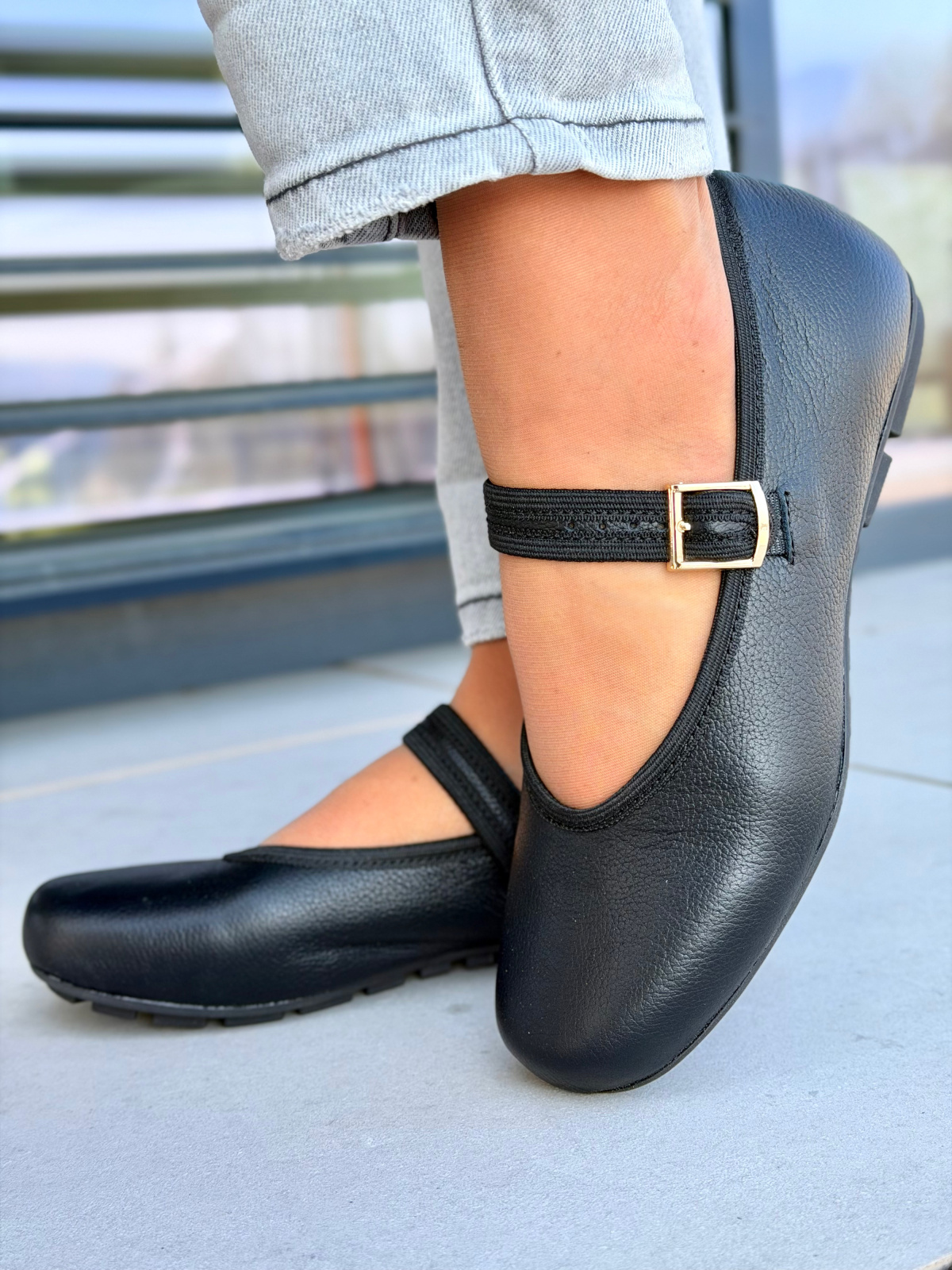 Czarne baleriny skórzane OLEKSY z paskiem Mary Jane casual, Polska produkcja.