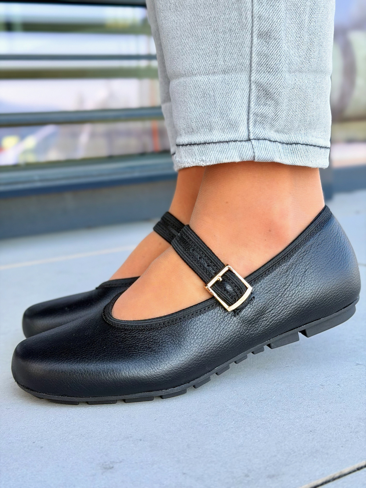 Czarne baleriny skórzane OLEKSY z paskiem Mary Jane casual, Polska produkcja.