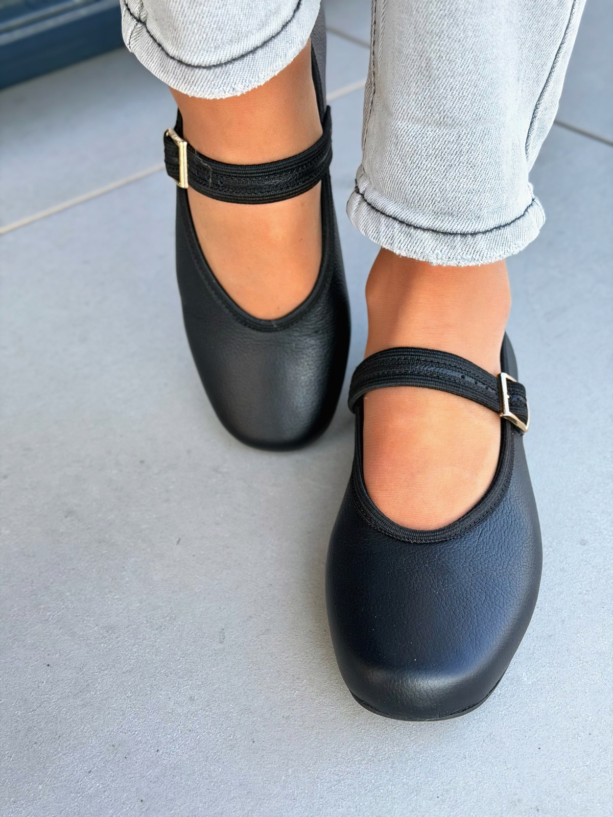 Czarne baleriny skórzane OLEKSY z paskiem Mary Jane casual, Polska produkcja.
